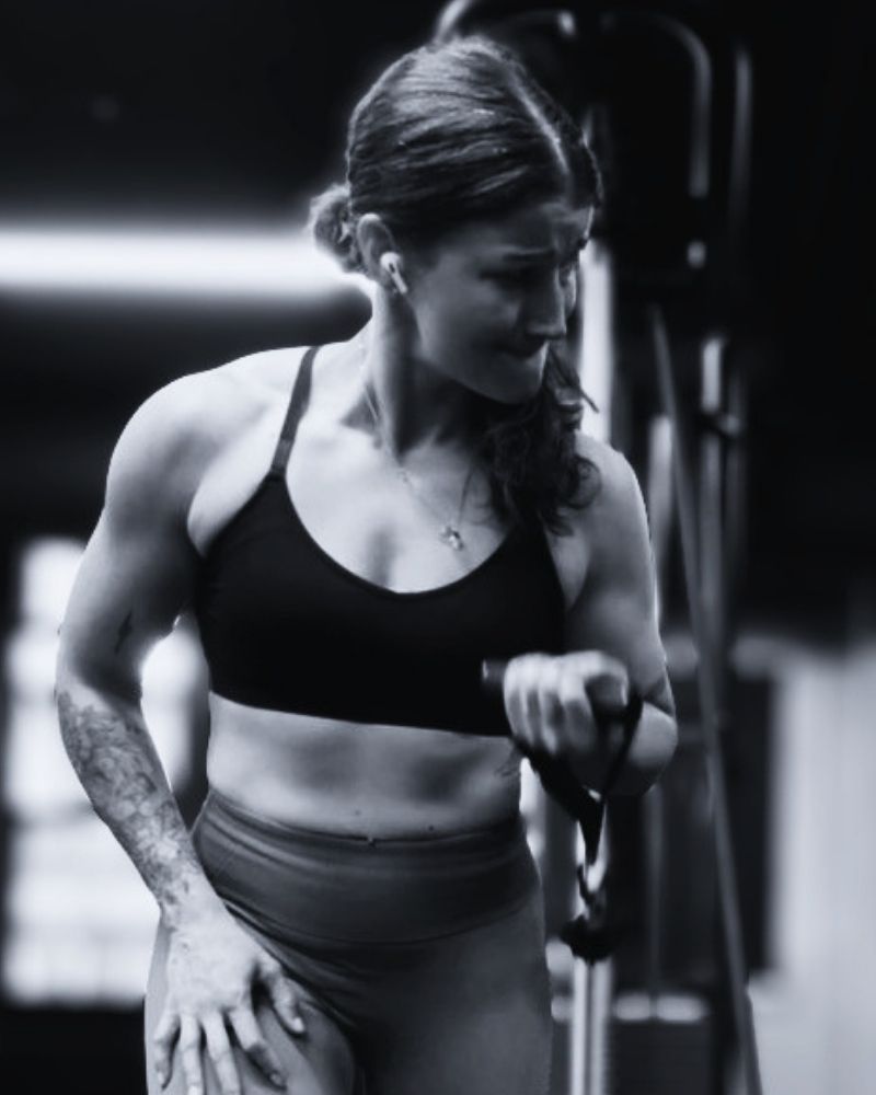 Monika løfter