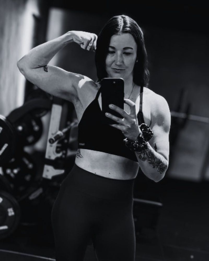 Monika foran spejlet